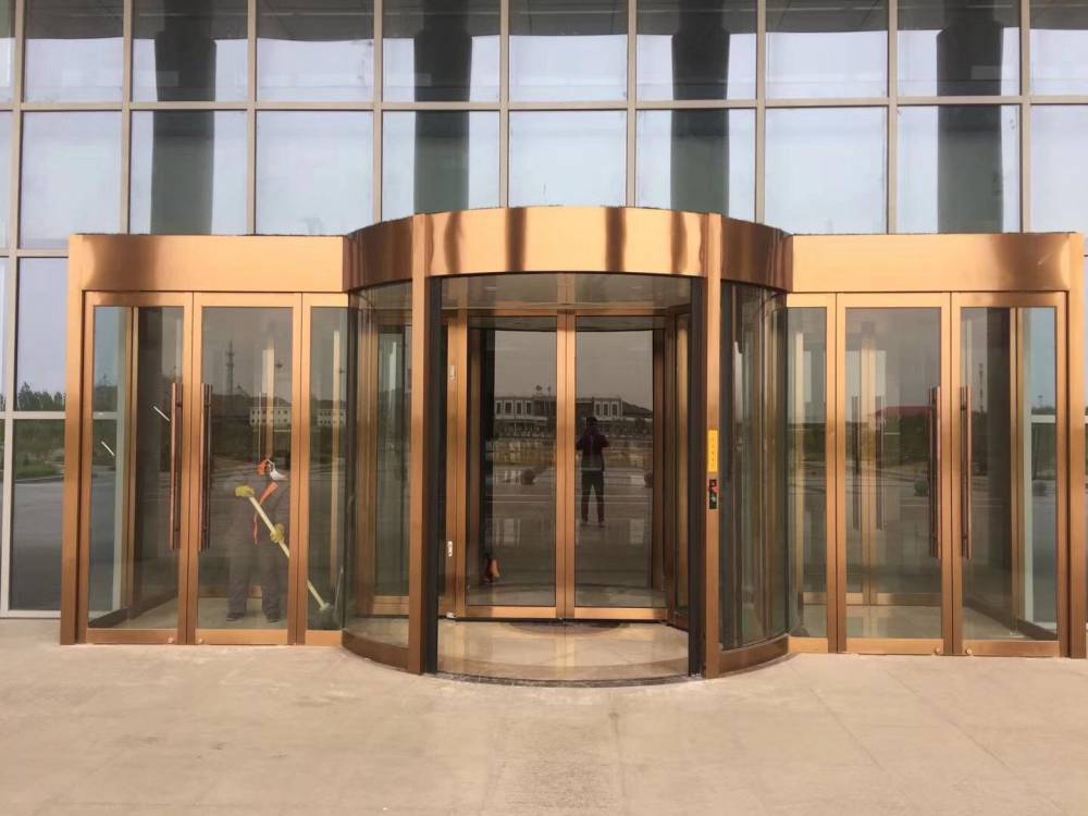 鴻業(yè)豪華兩翼旋轉(zhuǎn)門 專業(yè)生產(chǎn)與定制，打造高端出入口體驗